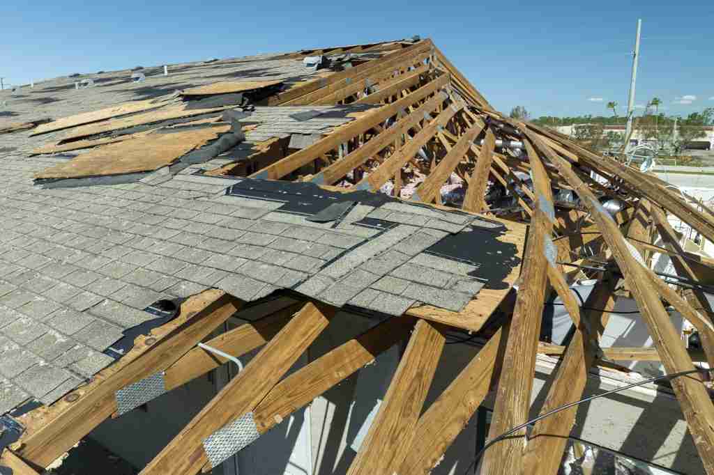 Hire professionals for emergency roofing in Maryland